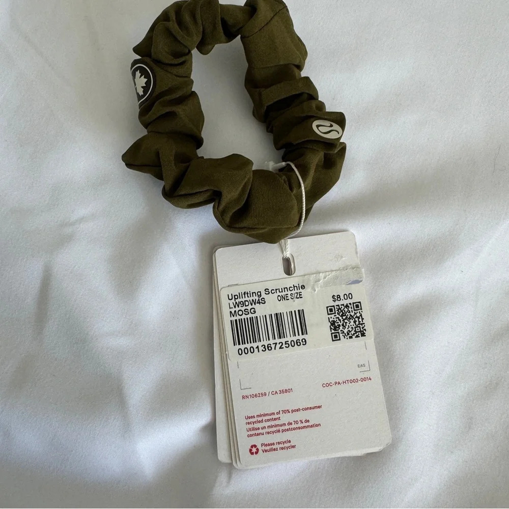 ๐๐จ๐ฆ LAST ONE Lululemon Uplifting Scrunchie Team Canada Moss Green - Picture 4 of 4